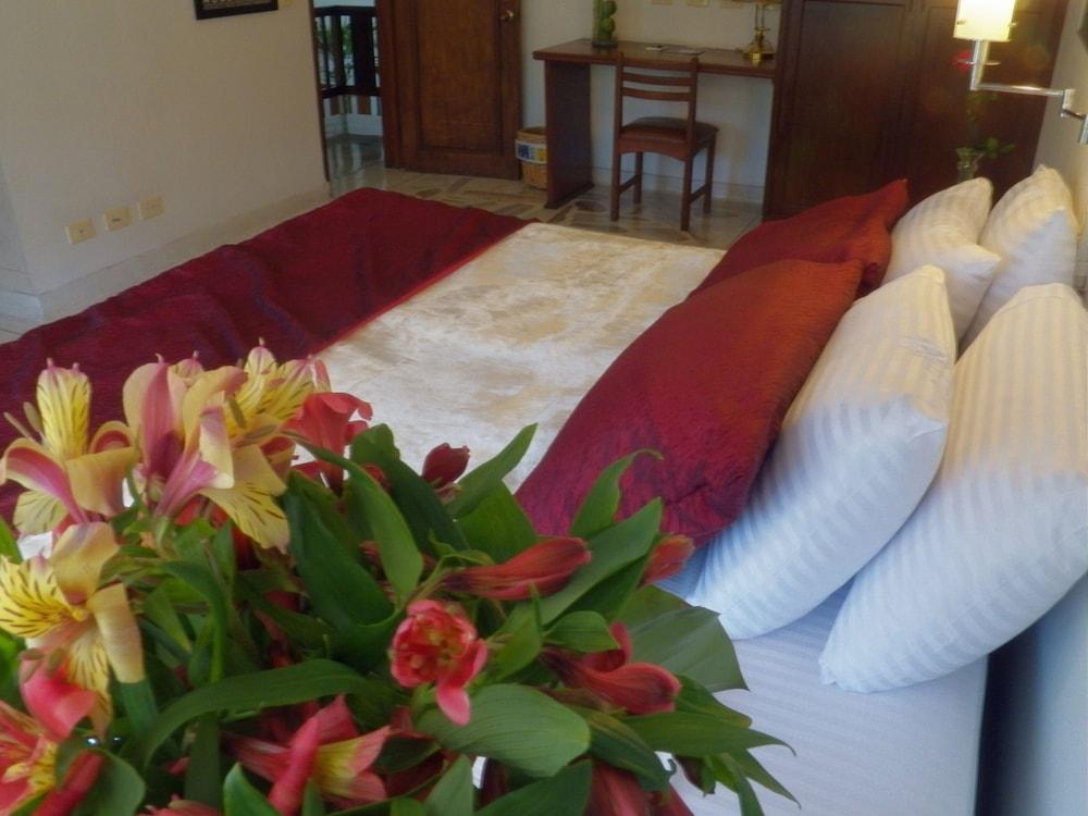 Hotel Casa Santa Monica Norte Cali Exteriör bild